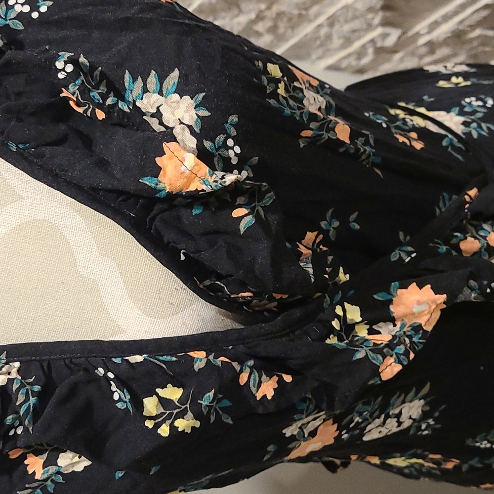 Apricot Floral wrap dress with ruffled front - Picture 2 of 8
